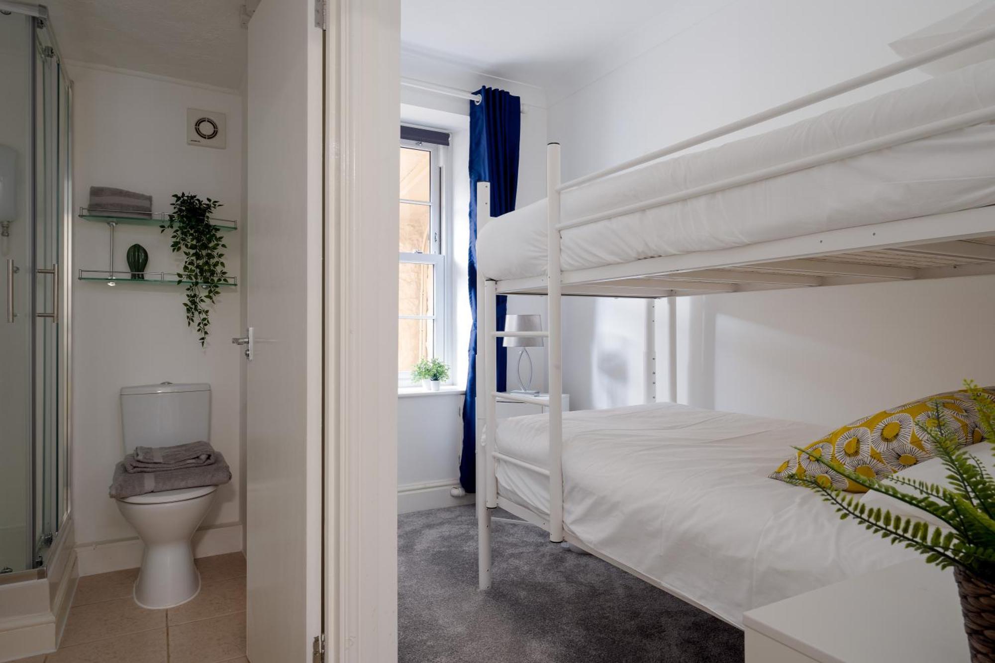 Near Beach, Torquay Heights Modern Apartments, Pet Friendly Room photo